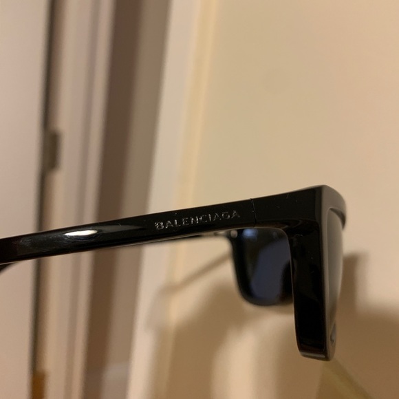 BALENCIAGA SS17 RUNWAY Black Cat Eye Sunglasses - Picture 8 of 8